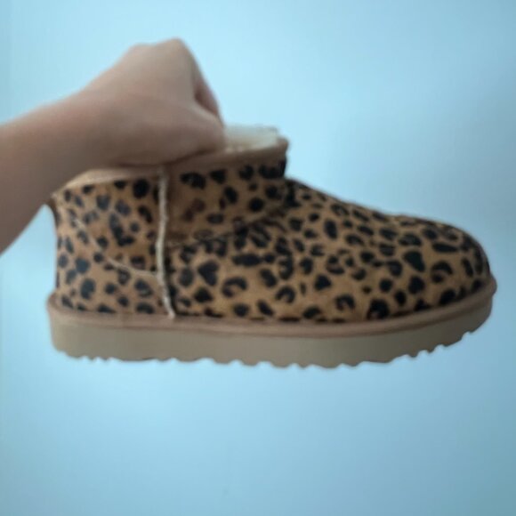 UGG Classic Ultra Mini Leopard Print Size 7 - Picture 3 of 12